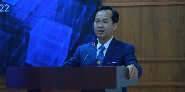 Ông Nguyễn Phan Anh Quốc - Hiệu trưởng Trường Cao đẳng nghề Ninh Thuận đang phát biểu khai mạc